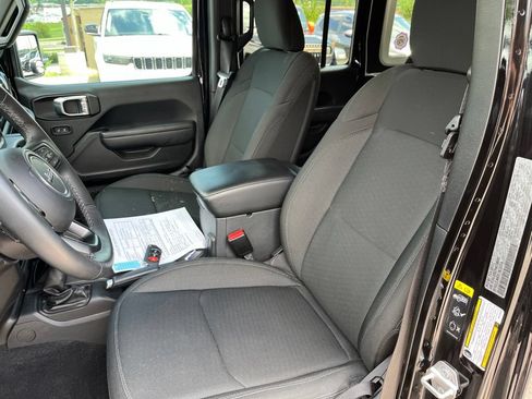 Used 2022 Jeep Wrangler Unlimited Sport AWD/4WD image 7
