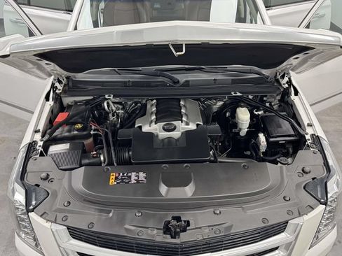 Used 2018 Cadillac Escalade Premium Luxury AWD/4WD image 20