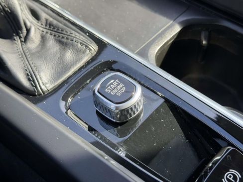 Used 2022 Volvo V60 T5 Cross Country image 8