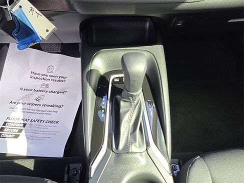 Used 2025 Toyota Corolla LE image 27