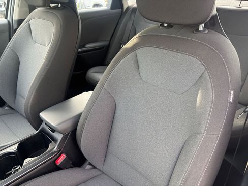 Used 2025 Kia K4 LXS FWD image 35