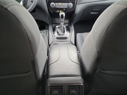Used 2018 Nissan Rogue S image 28