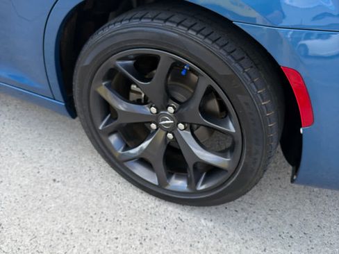 Used 2022 Chrysler 300 Touring w/ Sport Appearance Package RWD image 9