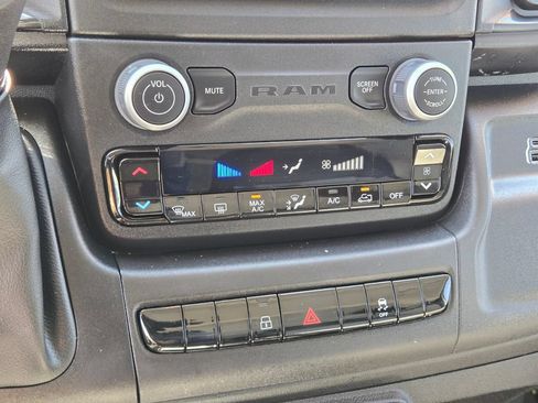 Used 2025 RAM ProMaster 2500 w/ Convenience Group FWD image 19