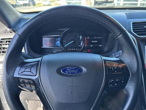 Used 2019 Ford Explorer Limited w/ Class III Trailer Tow Package image 18