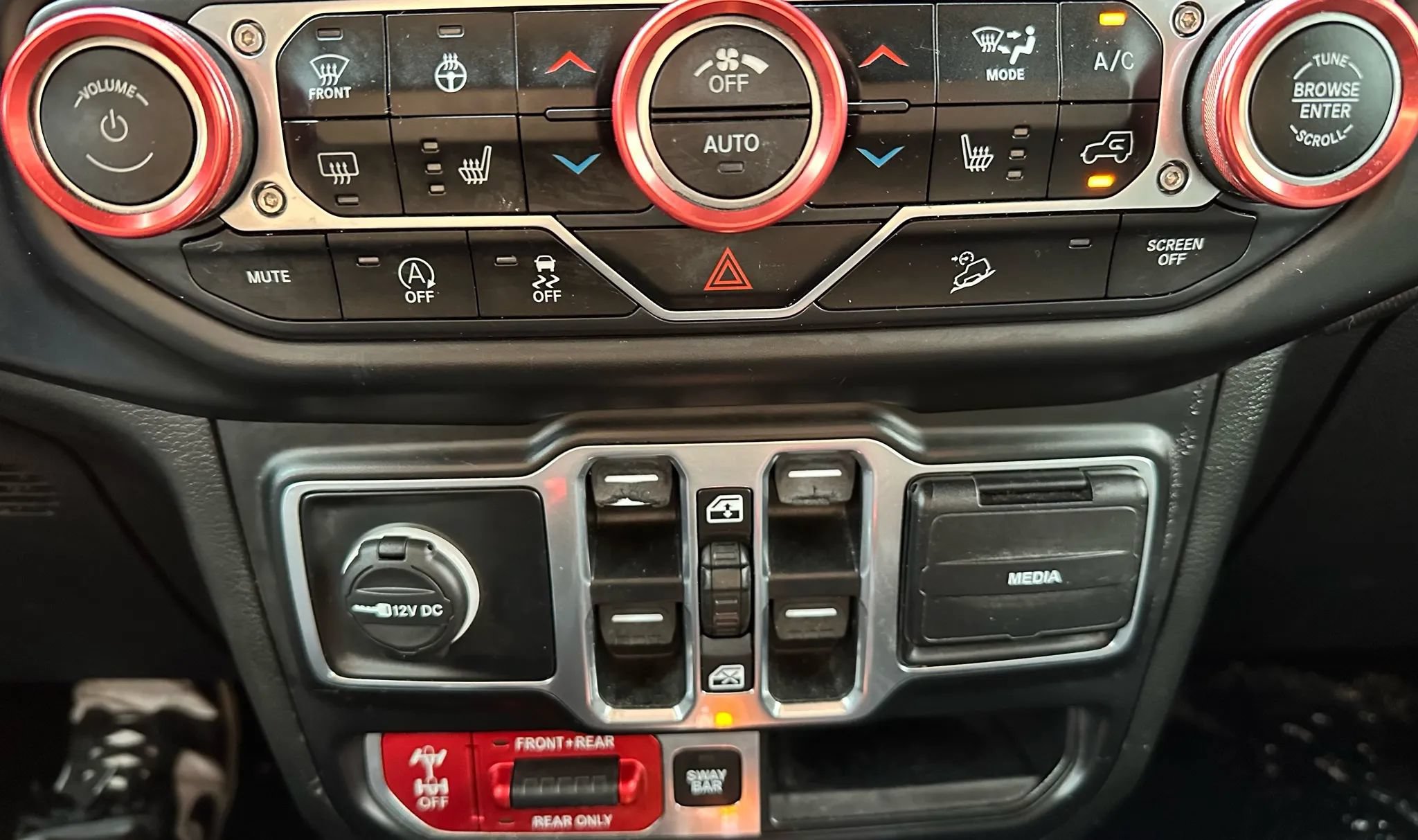 Used 2020 Jeep Wrangler Unlimited Rubicon w/ LED Lighting Group AWD/4WD image 20