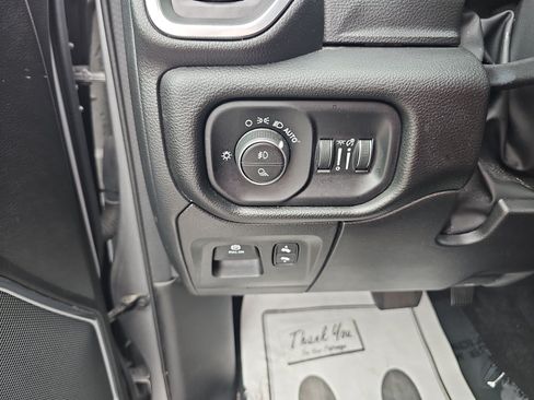 Used 2022 RAM 1500 Laramie AWD/4WD image 32