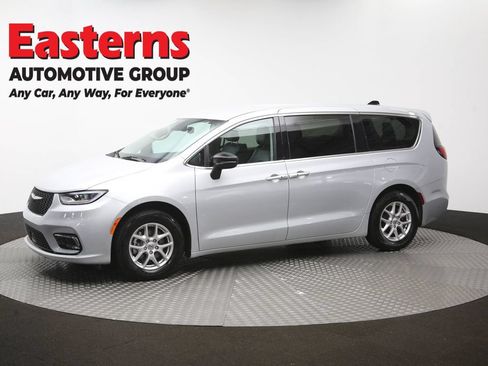 Used 2024 Chrysler Pacifica Touring-L FWD image 59