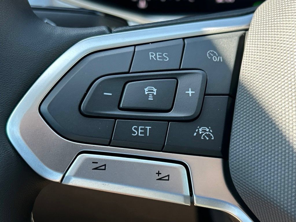 New 2026 Volkswagen Taos SE FWD image 27