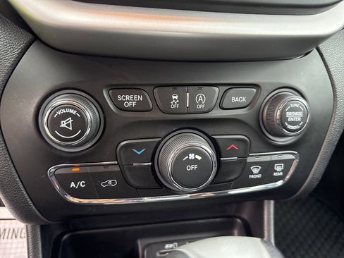 Used 2017 Jeep Cherokee Trailhawk image 31