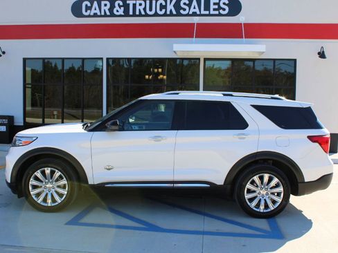 Used 2021 Ford Explorer King Ranch w/ Premium Technology Package image 2