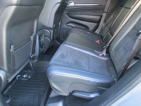 Used 2019 Jeep Grand Cherokee Altitude image 10