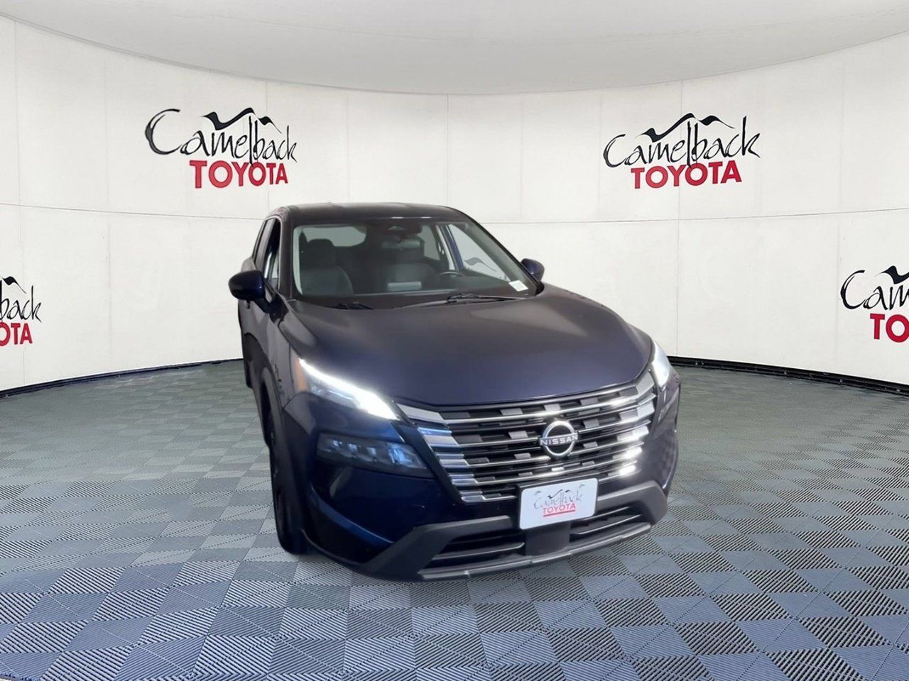 Used 2025 Nissan Rogue SV AWD/4WD image 4