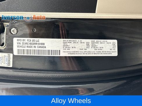 Used 2024 Chrysler Pacifica Touring-L FWD image 13