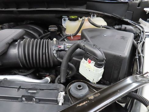 Used 2023 GMC Yukon Denali image 30