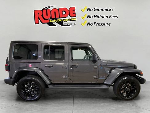 Used 2025 Jeep Wrangler Unlimited Sahara AWD/4WD image 7