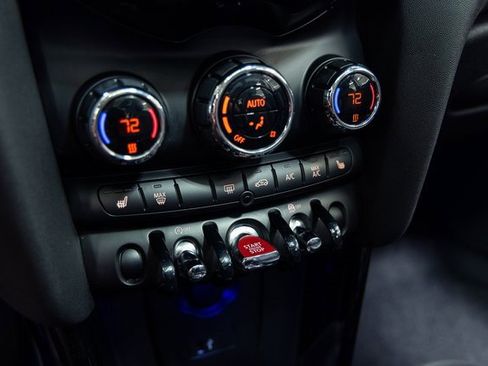 Used 2021 MINI Cooper 4-Door Hardtop image 19