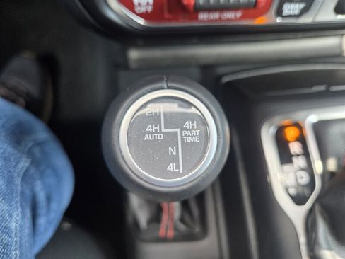 Used 2022 Jeep Wrangler Unlimited Rubicon w/ Cold Weather Group AWD/4WD image 19