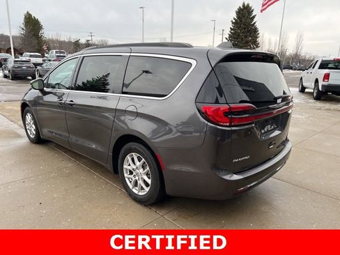 Certified 2022 Chrysler Pacifica Touring-L image 4