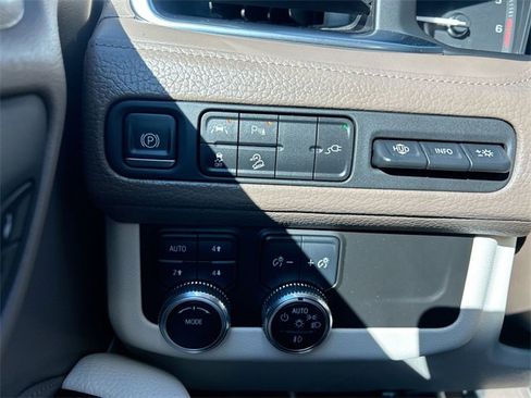 Used 2021 GMC Yukon XL Denali image 24