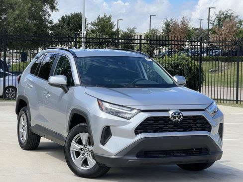 Used 2025 Toyota RAV4 XLE FWD image 2