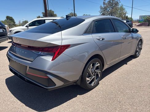 Used 2025 Hyundai Elantra SEL FWD image 5