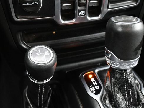 Used 2022 Jeep Wrangler Unlimited Sahara w/ Cold Weather Group AWD/4WD image 22