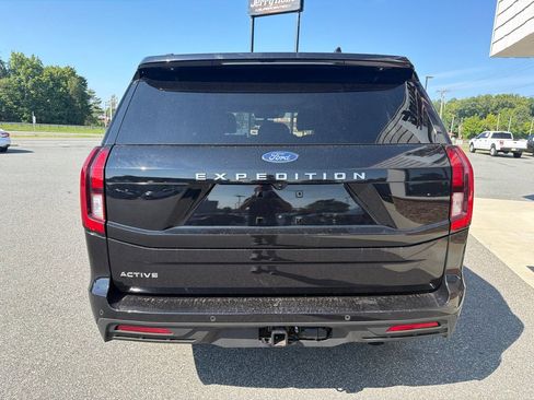 Used 2025 Ford Expedition Active AWD/4WD image 8