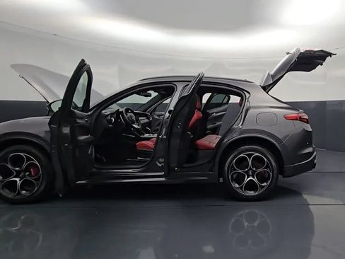 Used 2023 Alfa Romeo Stelvio Veloce AWD/4WD image 23