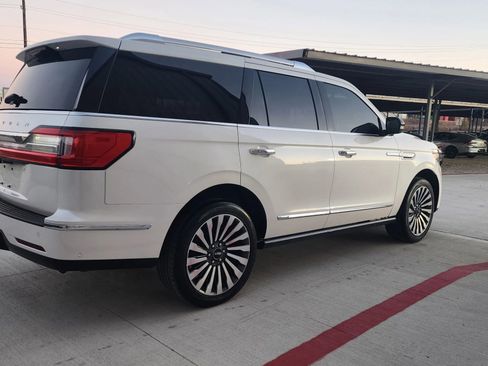 Used 2019 Lincoln Navigator Reserve image 10
