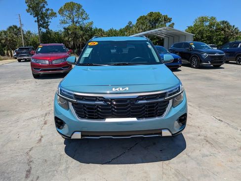 Certified 2025 Kia Seltos EX FWD image 3