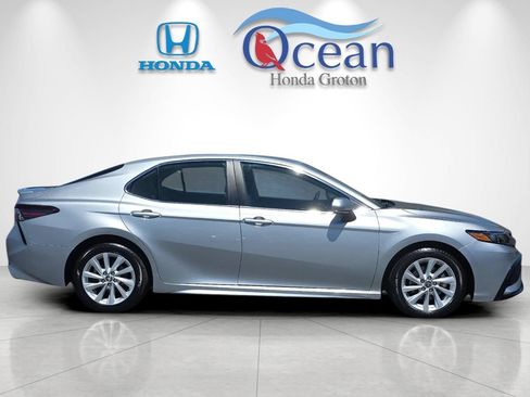 Used 2024 Toyota Camry SE FWD image 2