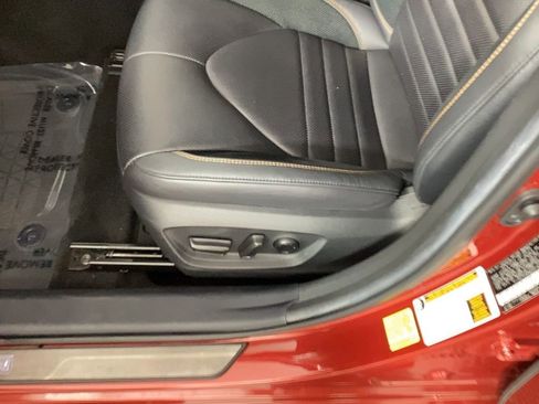 Used 2021 Toyota Avalon Touring image 17