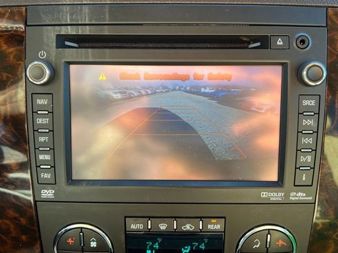 Used 2013 GMC Yukon XL Denali image 27