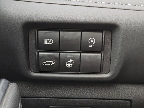 Used 2024 Toyota Highlander Limited FWD image 19