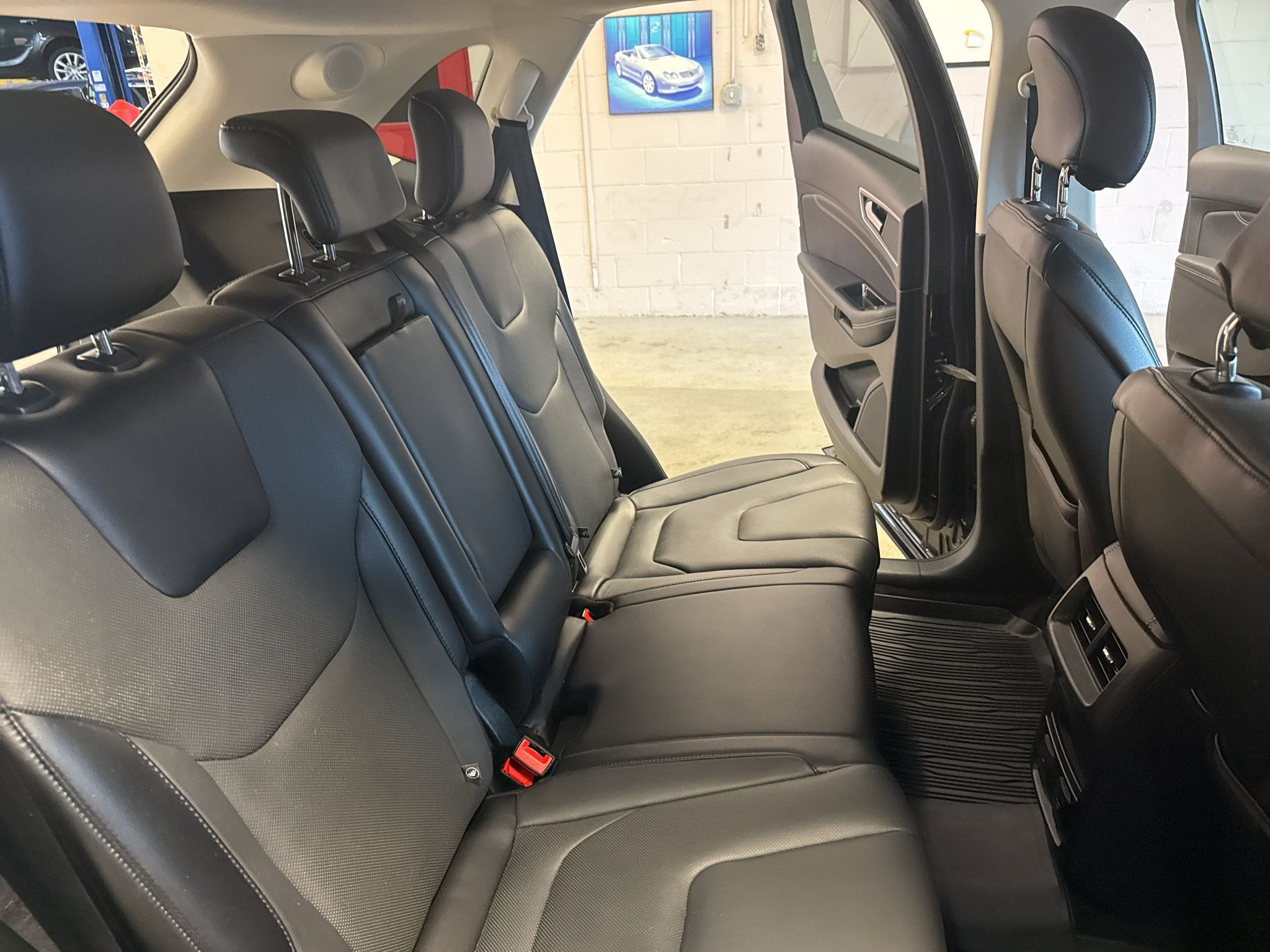 Used 2018 Ford Edge Titanium w/ Equipment Group 301A AWD/4WD image 26