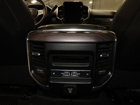 Used 2025 RAM 3500 Laramie AWD/4WD image 30