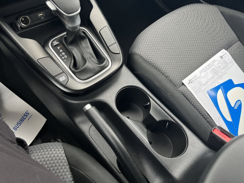 Used 2025 Kia Soul LX w/ LX Technology Package FWD image 12