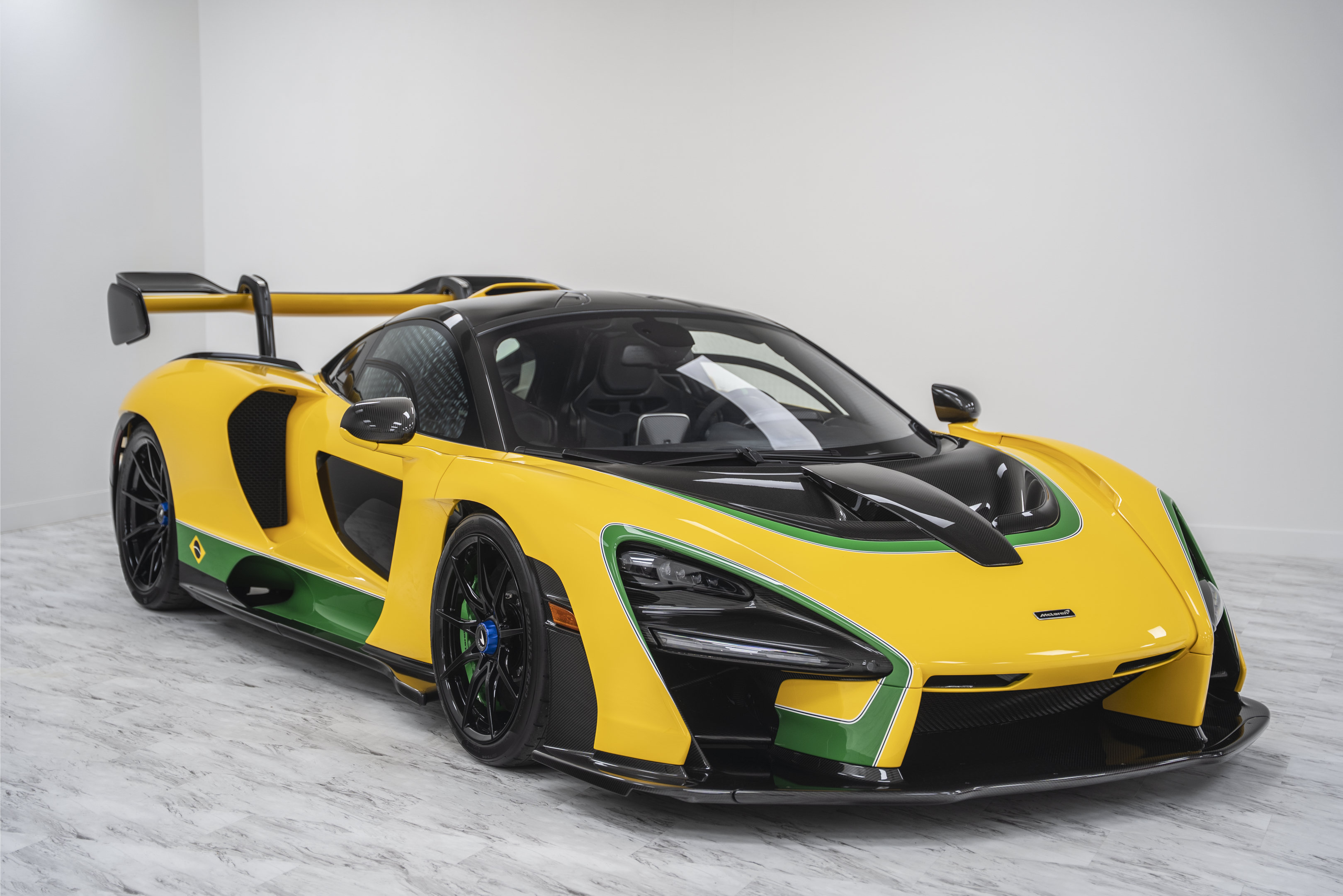 Used 2019 McLaren Senna RWD image 5