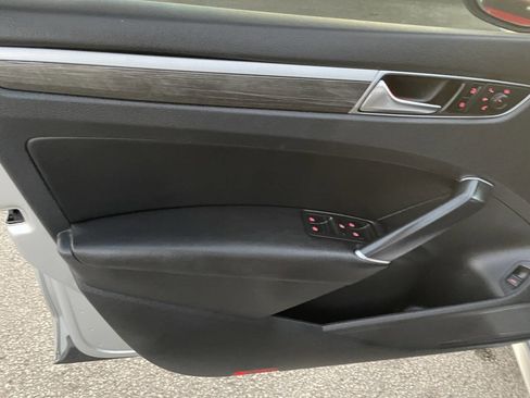 Used 2018 Volkswagen Passat 2.0T SE image 26