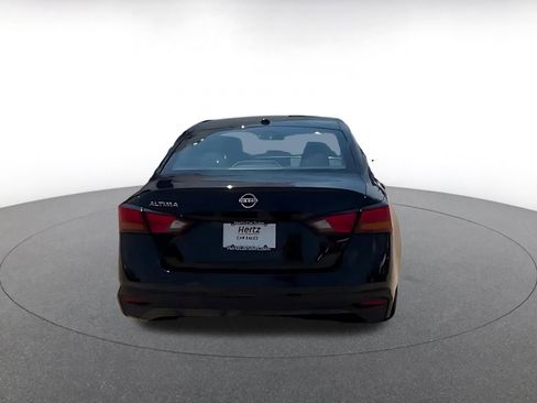 Used 2025 Nissan Altima 2.5 SV FWD image 9