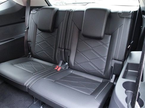 Certified 2025 Volkswagen Atlas SE image 40