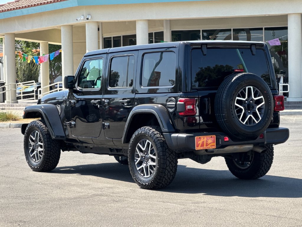 Used 2025 Jeep Wrangler Unlimited Sahara AWD/4WD image 3