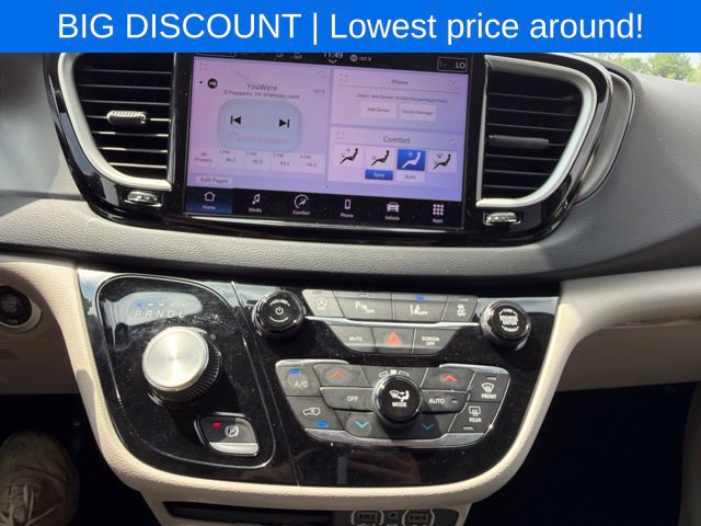 Used 2023 Chrysler Pacifica Touring-L FWD image 39