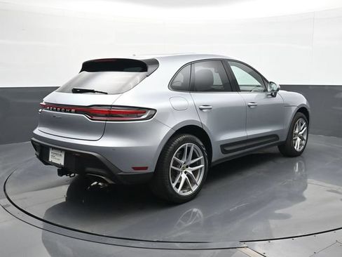 Certified 2022 Porsche Macan AWD/4WD image 23