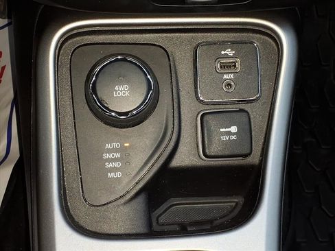 Used 2018 Jeep Compass Latitude w/ Popular Equipment Group image 27