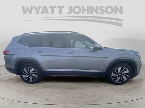 Used 2024 Volkswagen Atlas SE image 11