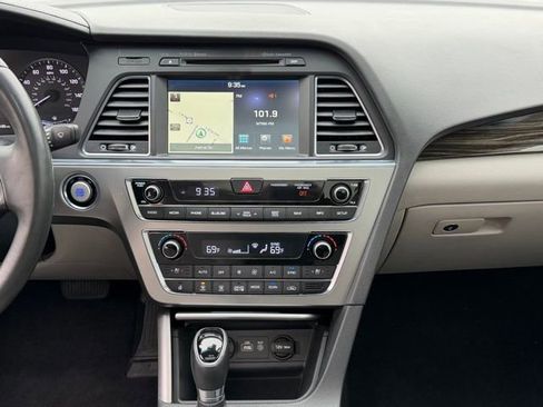 Used 2016 Hyundai Sonata Limited w/ Option Group 02 image 17