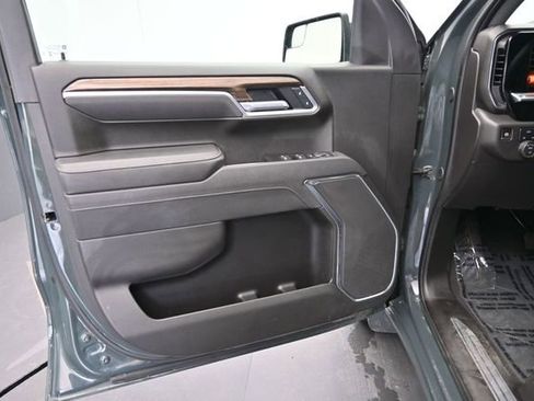 Used 2025 Chevrolet Silverado 1500 LT AWD/4WD image 18