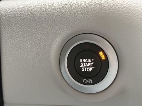 Used 2017 Chrysler Pacifica Touring-L w/ Tire & Wheel Group image 17